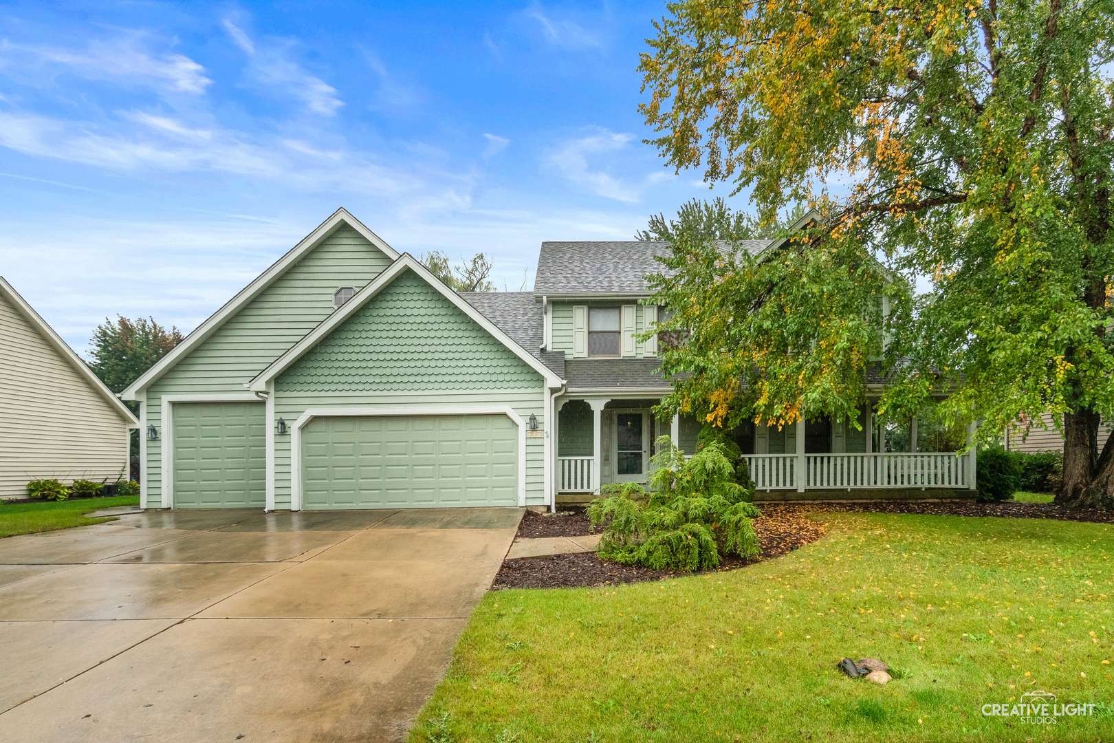 717 Queens Gate CIR, Sugar Grove, IL 60554