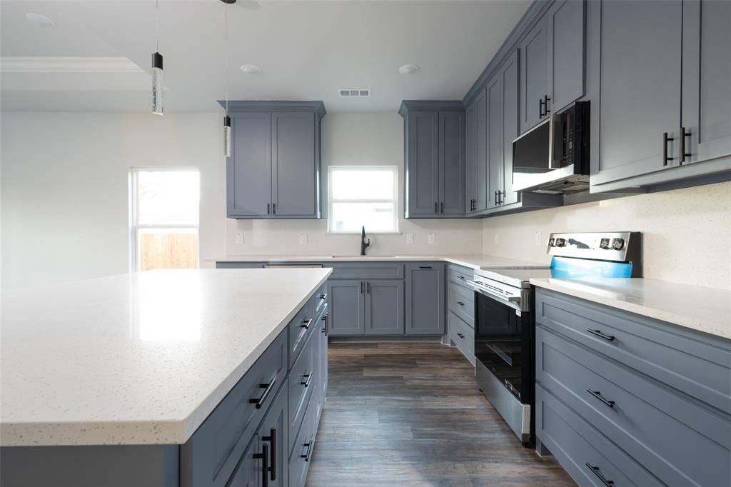 411 W Elm Street, Whitewright, TX 75491
