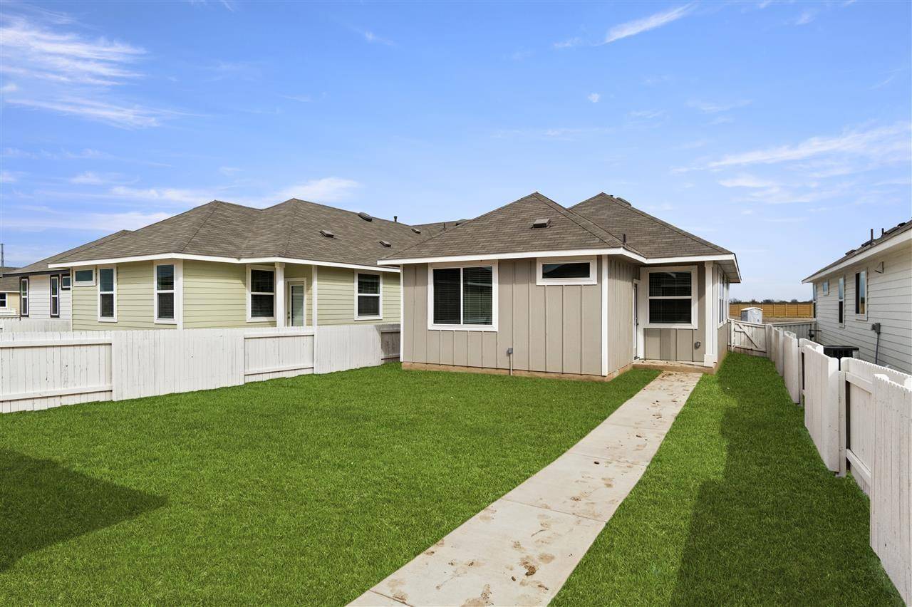 412 Hortus DR, Kyle, TX 78640