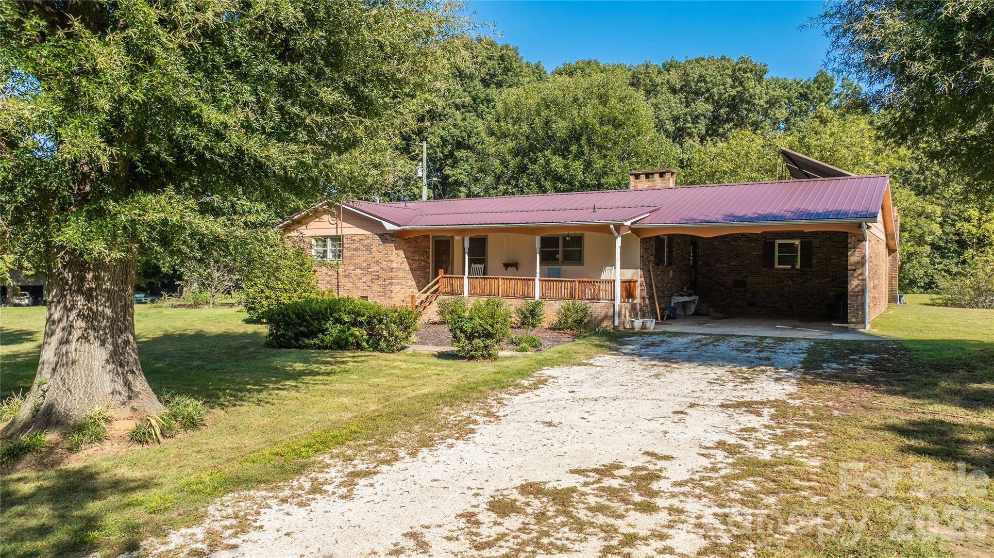 1839 Upper RD, Seagrove, NC 27341