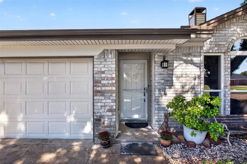 203 Briarglen Drive, Cedar Hill, TX 75104