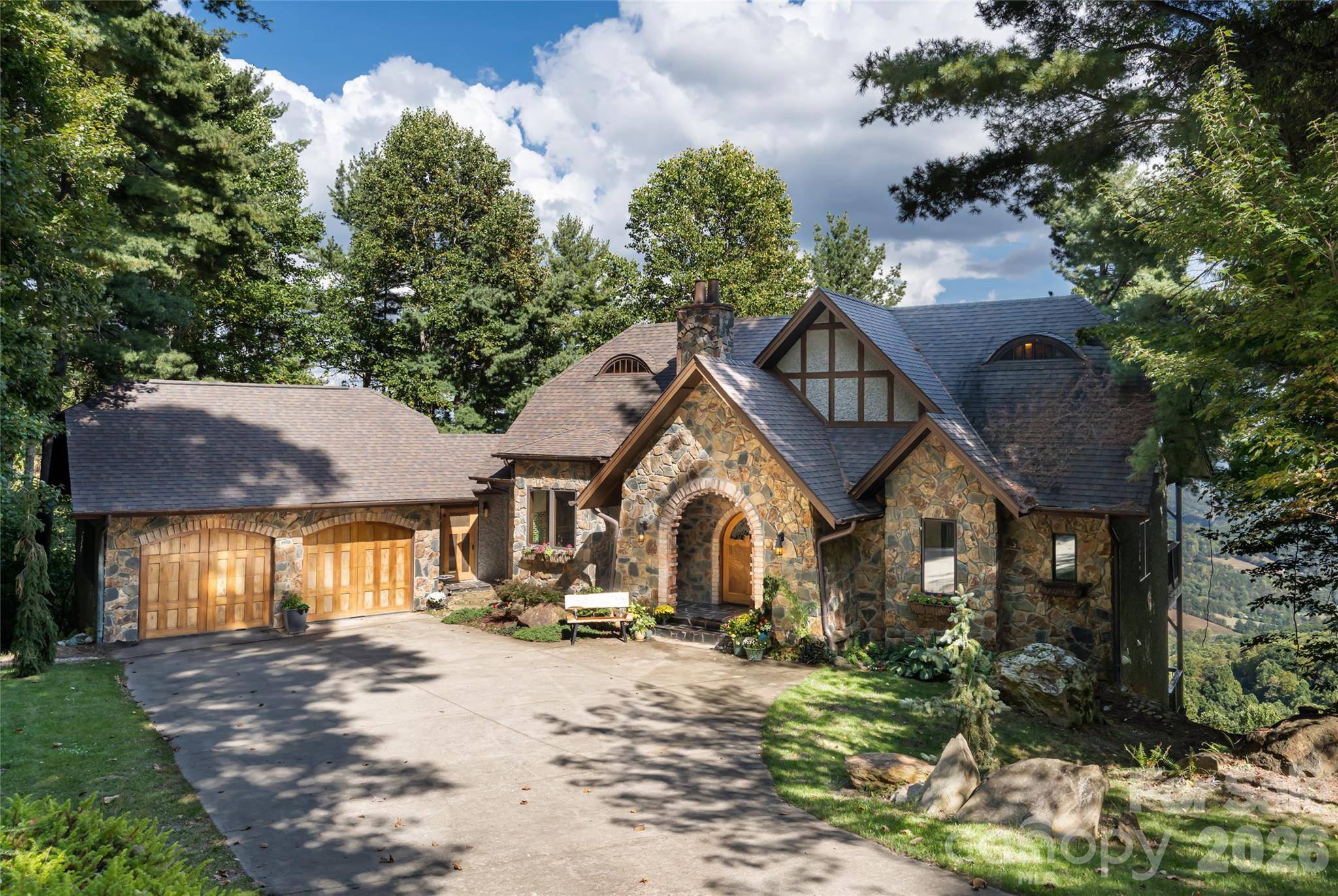 342 Doubletop LN, Candler, NC 28715