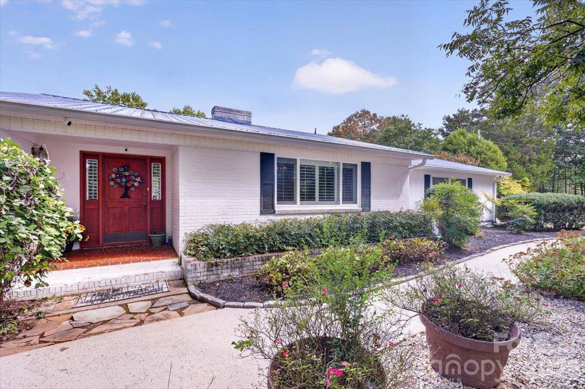 2086 Old Mountain RD, Statesville, NC 28625