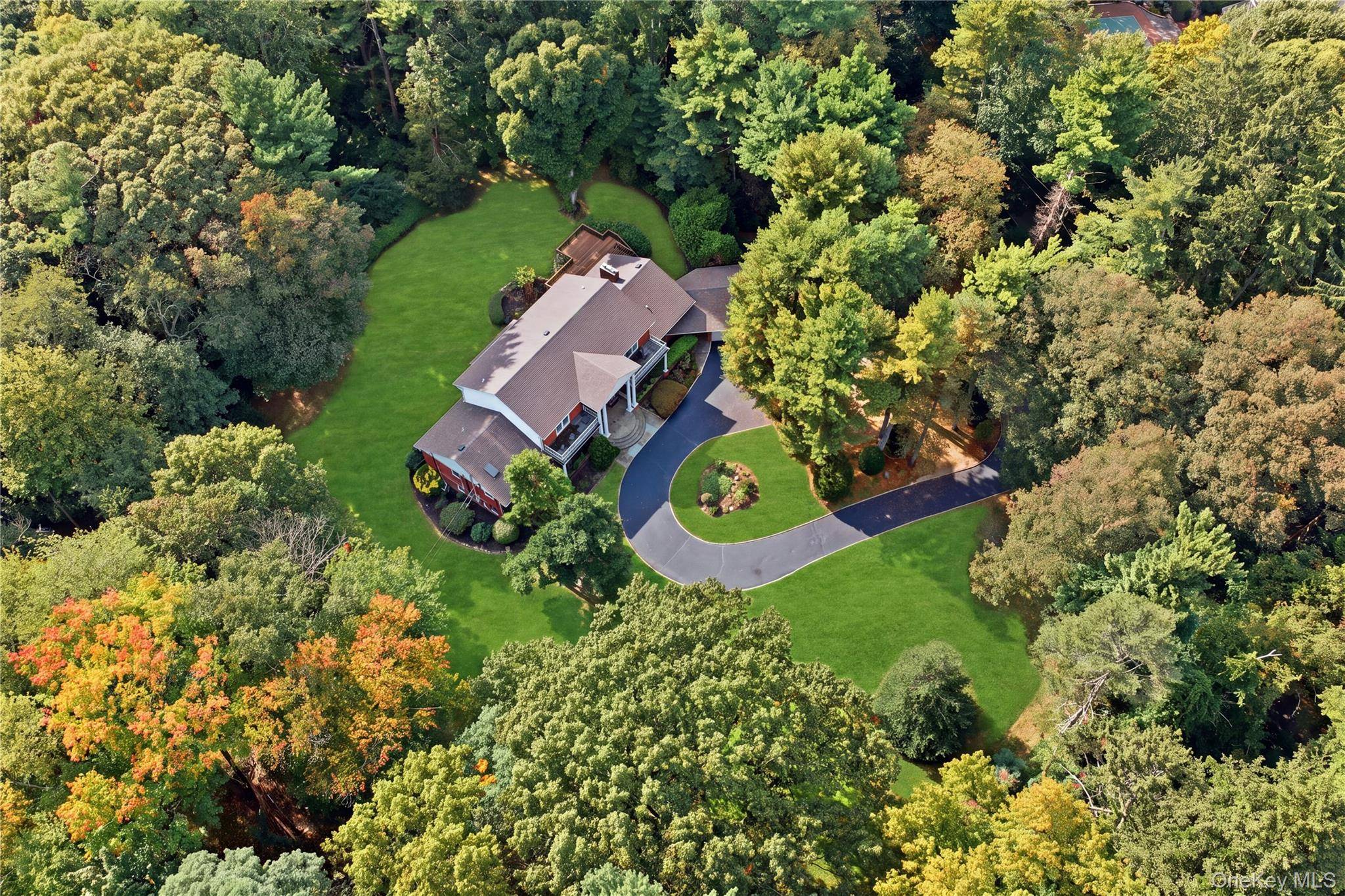 14 Pheasant Hill LN, Old Brookville, NY 11545