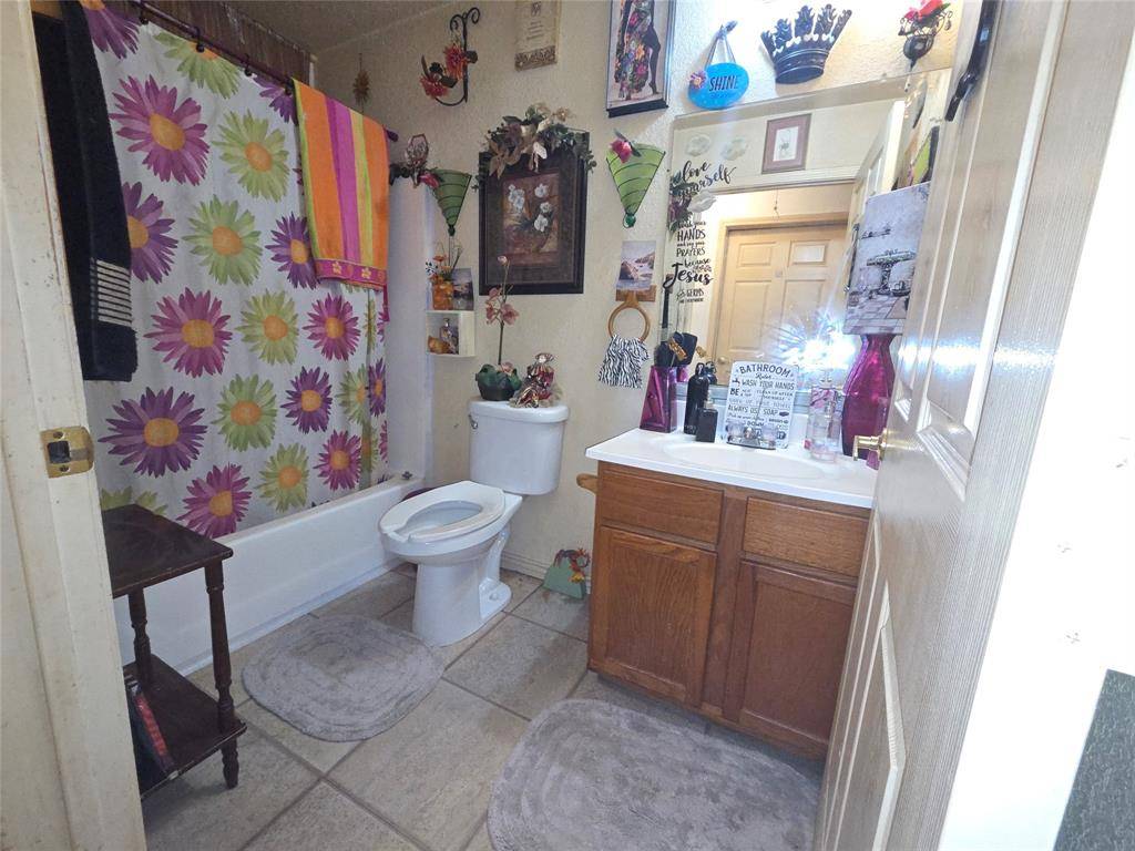 501 W Fannin Street, Rice, TX 75155