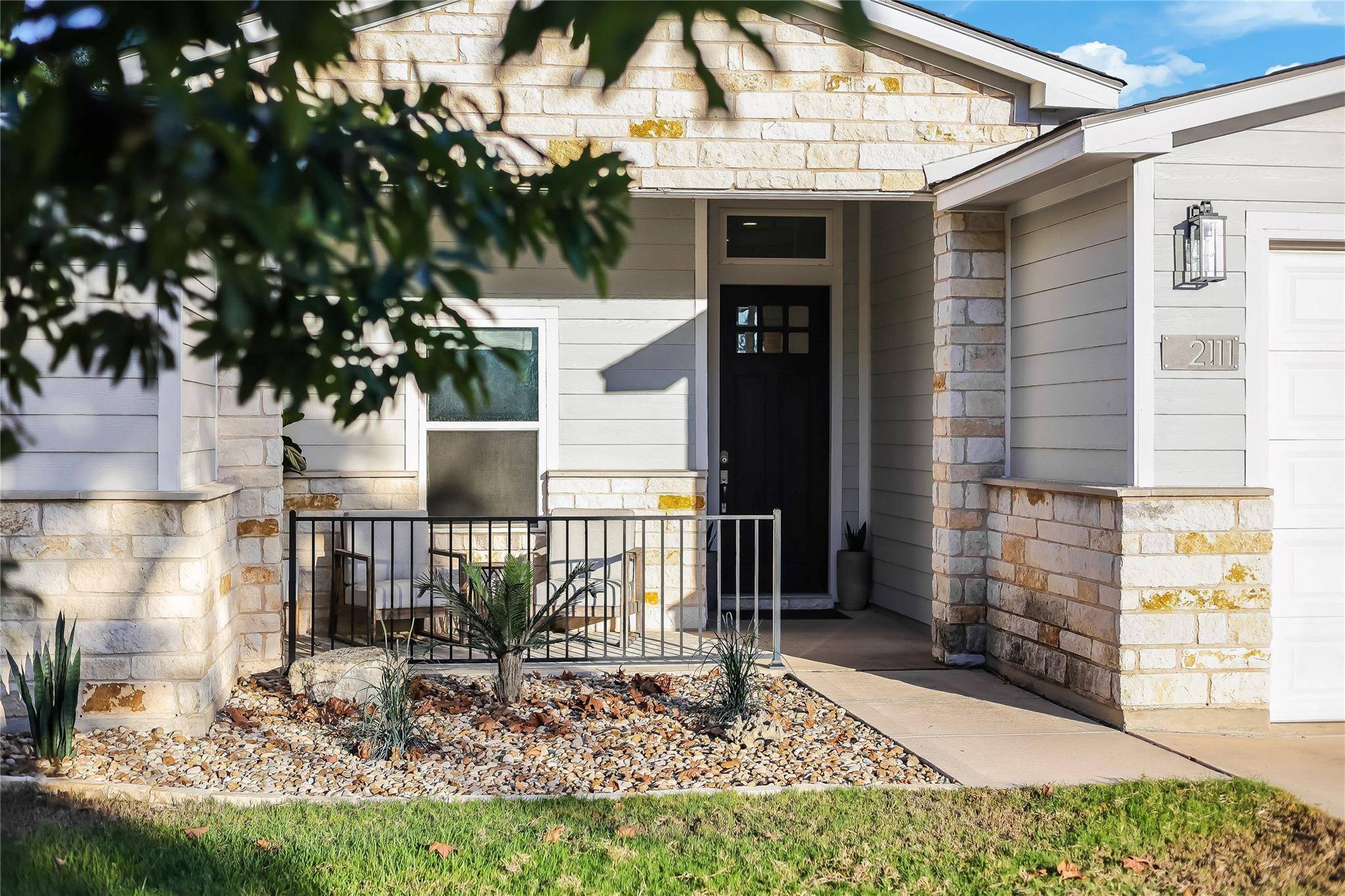 2111 American DR, Lago Vista, TX 78645
