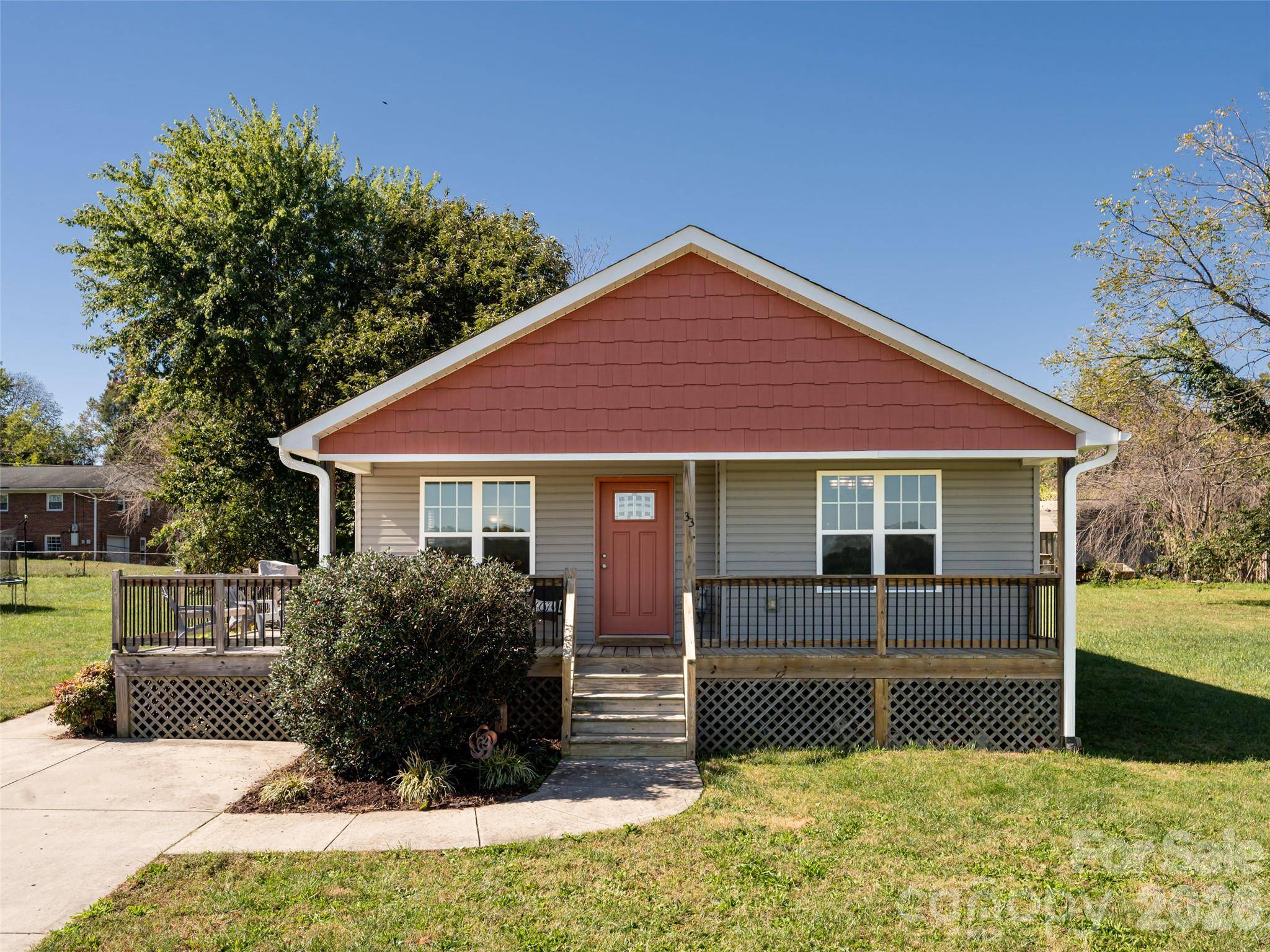 33 Sherman Meadows DR, East Flat Rock, NC 28726
