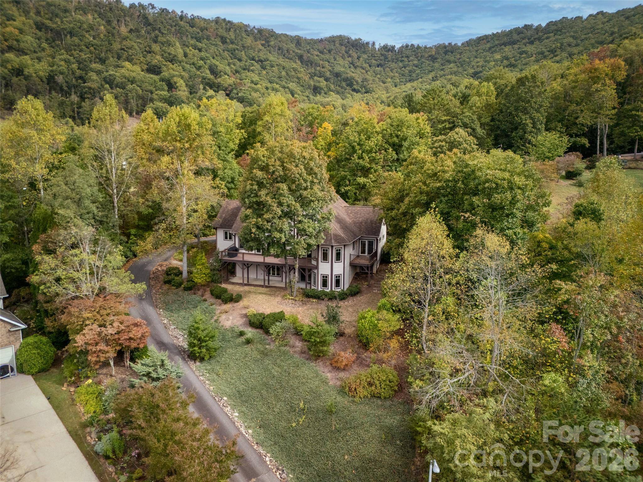 142 Twin Courts DR, Weaverville, NC 28787