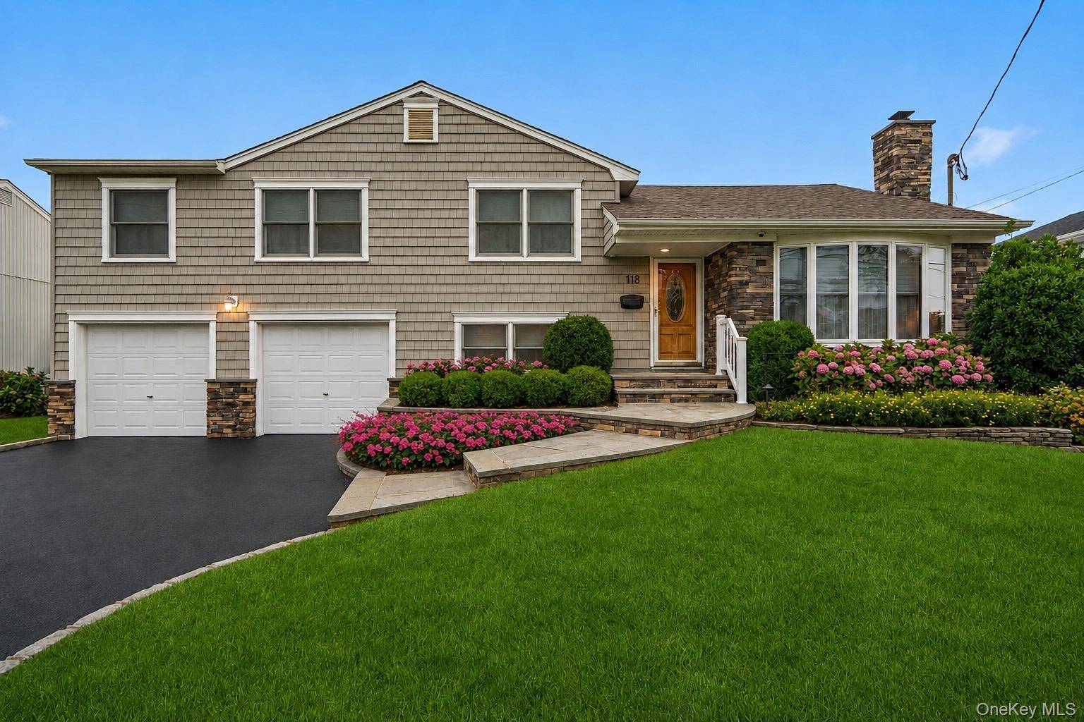118 Chester AVE, Massapequa Park, NY 11762