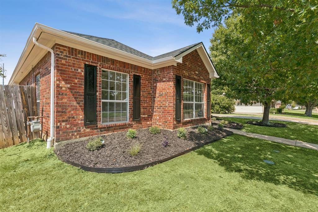 636 Whitetail Deer Lane, Crowley, TX 76036
