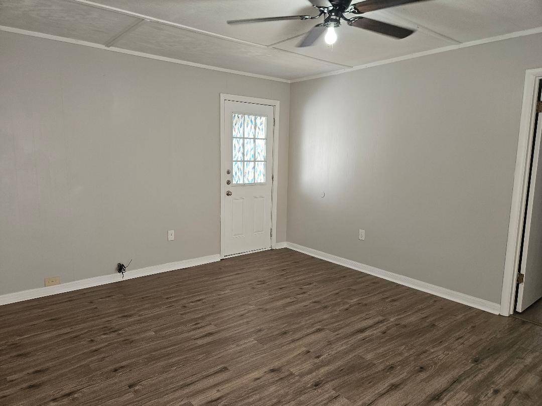 411 W 5th ST, Taylor, TX 76574