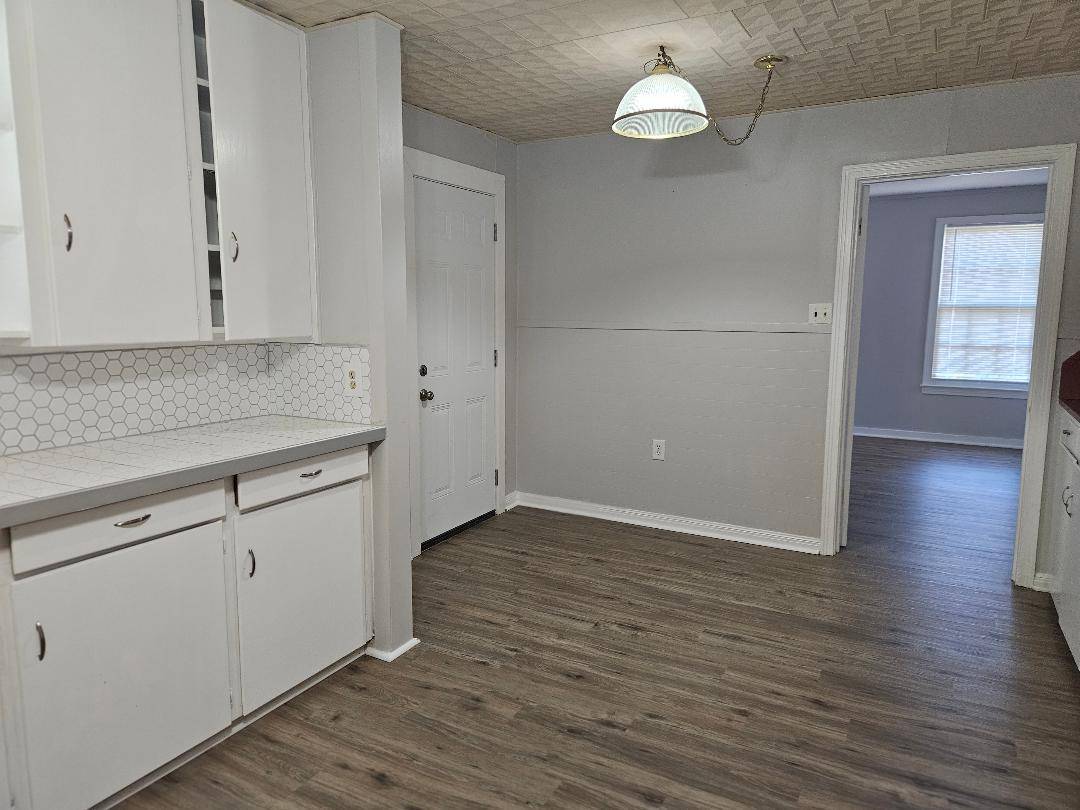 411 W 5th ST, Taylor, TX 76574
