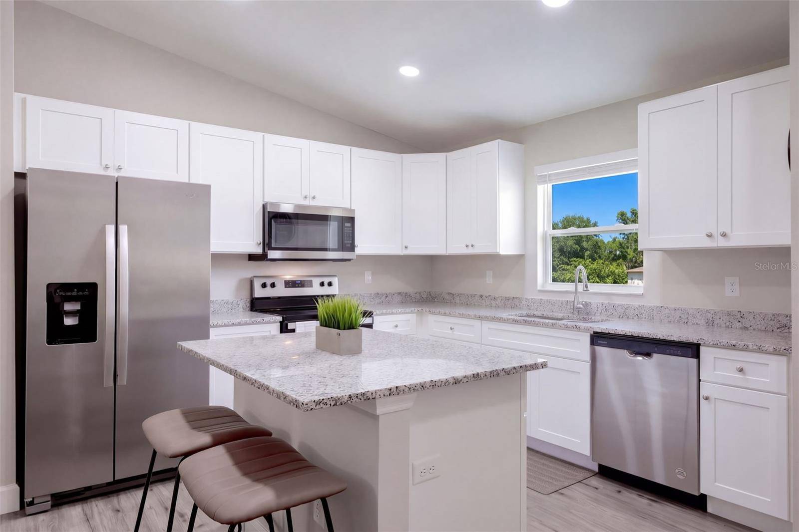 330 W ELM DR, Orange City, FL 32763