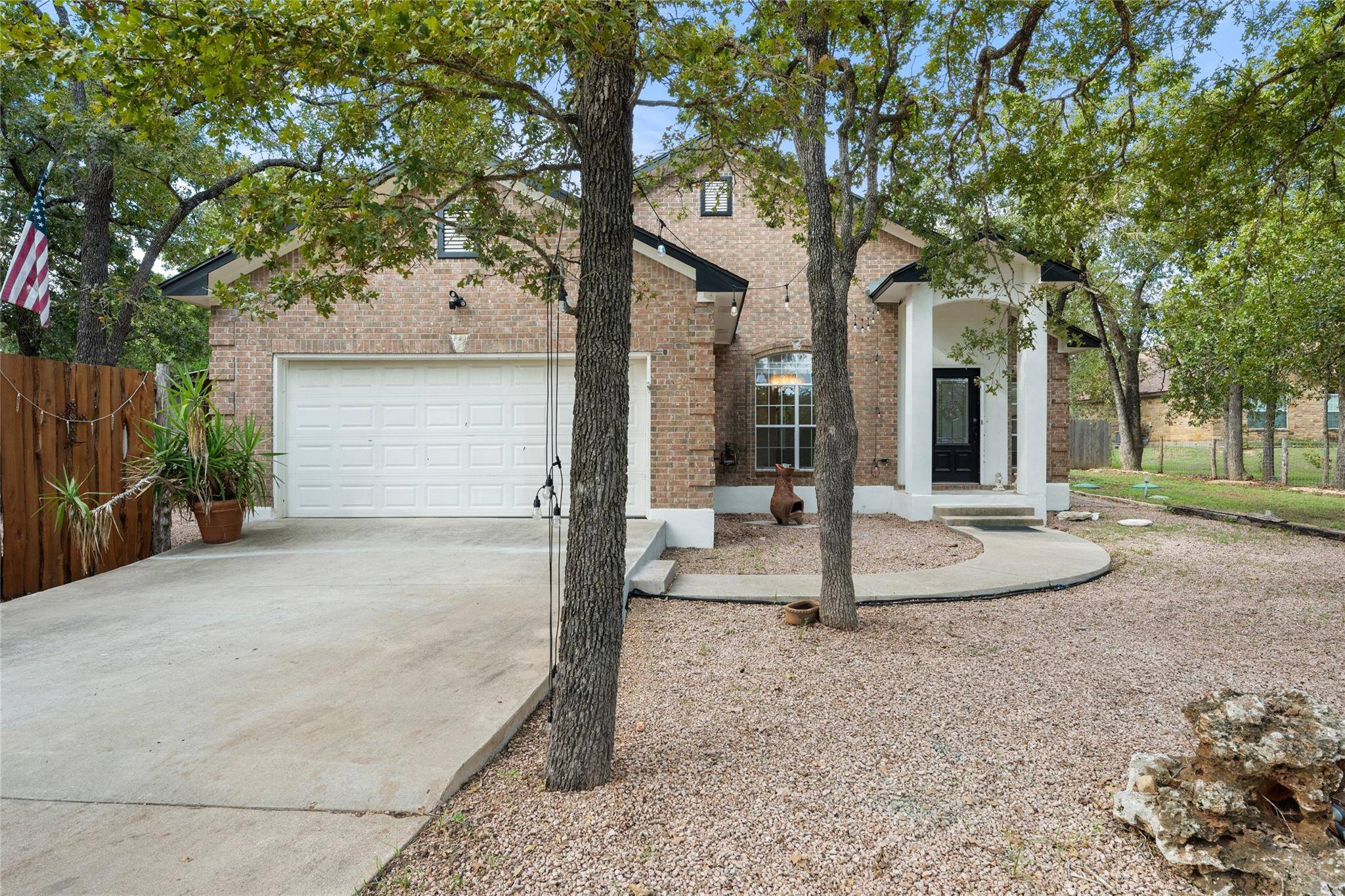 275 W Oak LOOP, Cedar Creek, TX 78612