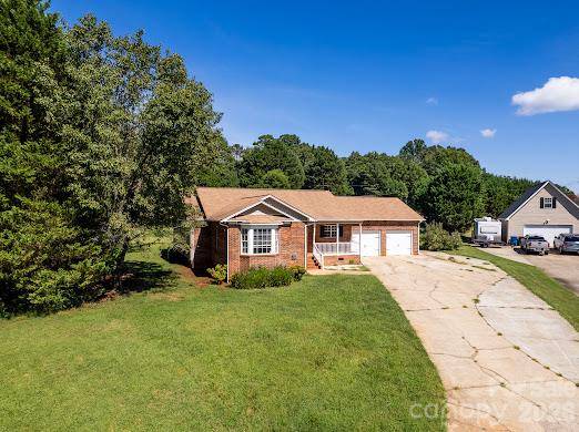 2065 Gary LN, Hickory, NC 28602