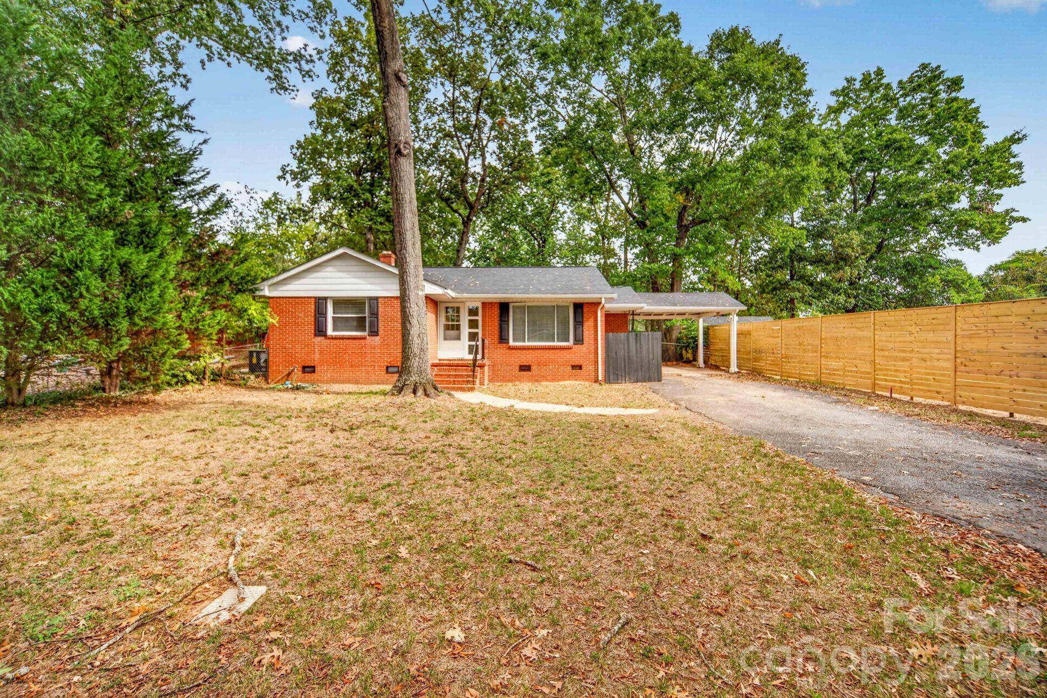 706 Brian CIR, Pineville, NC 28134