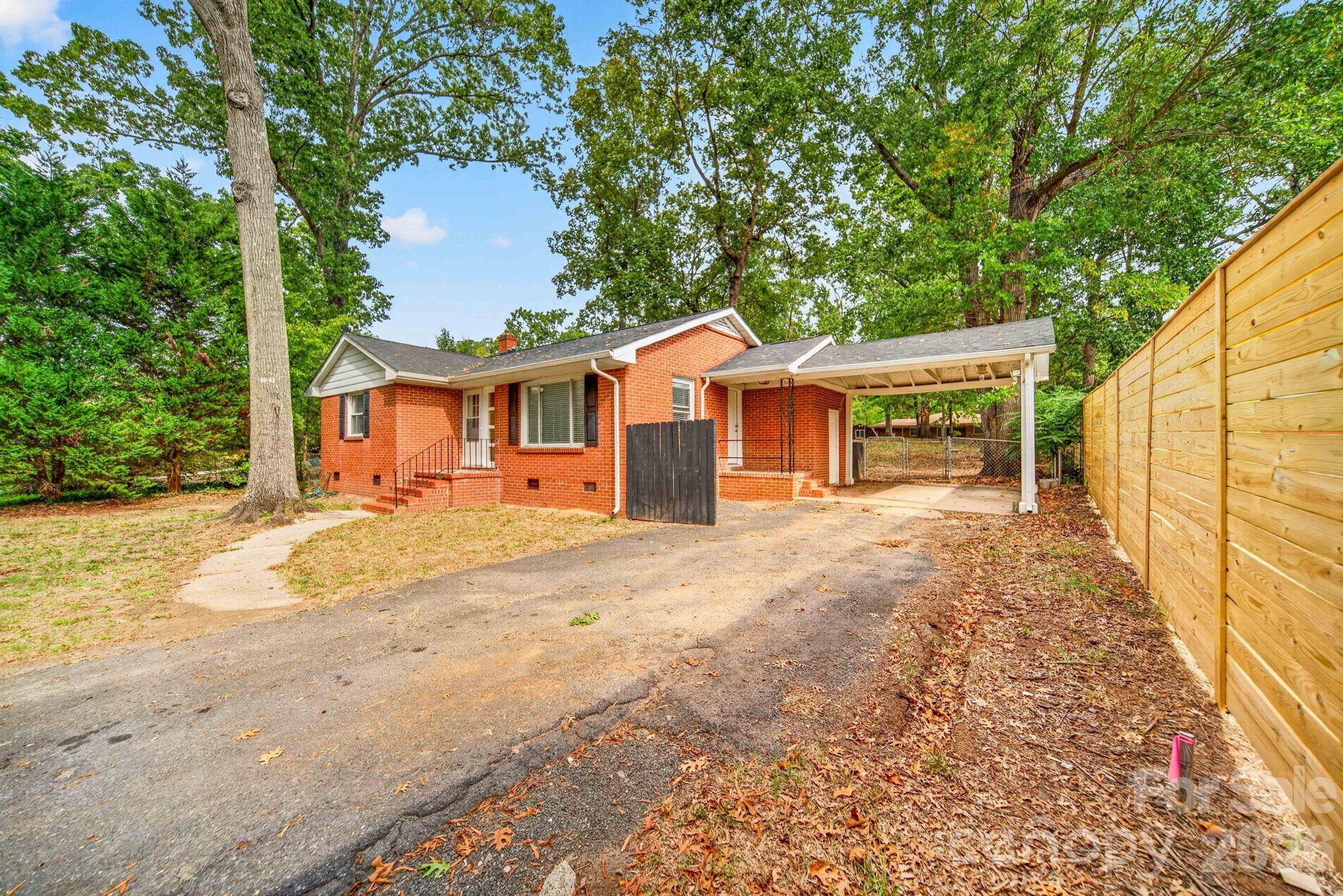 706 Brian CIR, Pineville, NC 28134