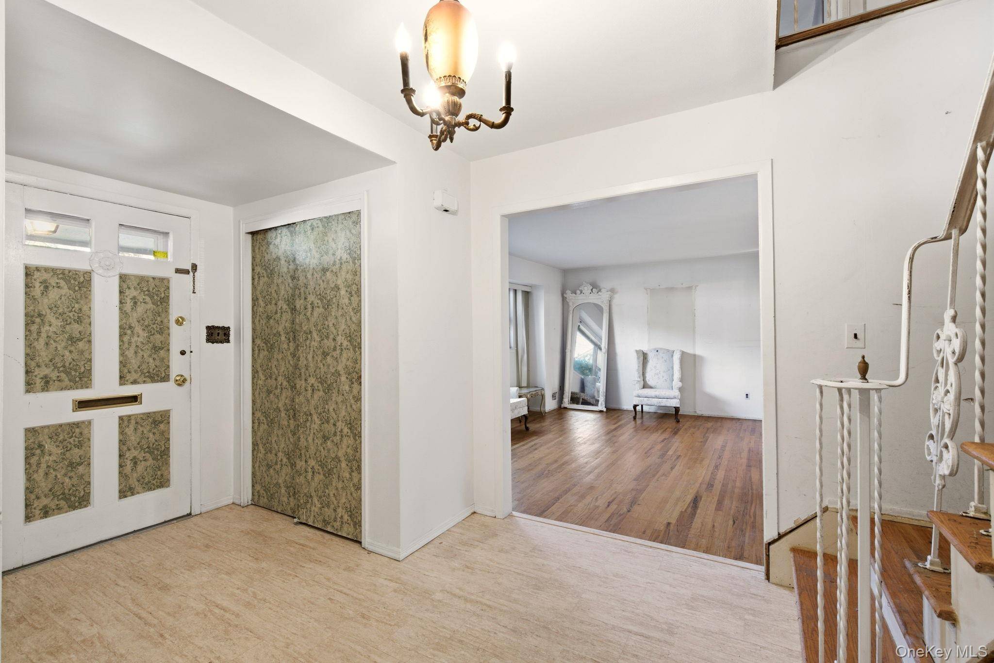63 Lauren AVE, Dix Hills, NY 11746