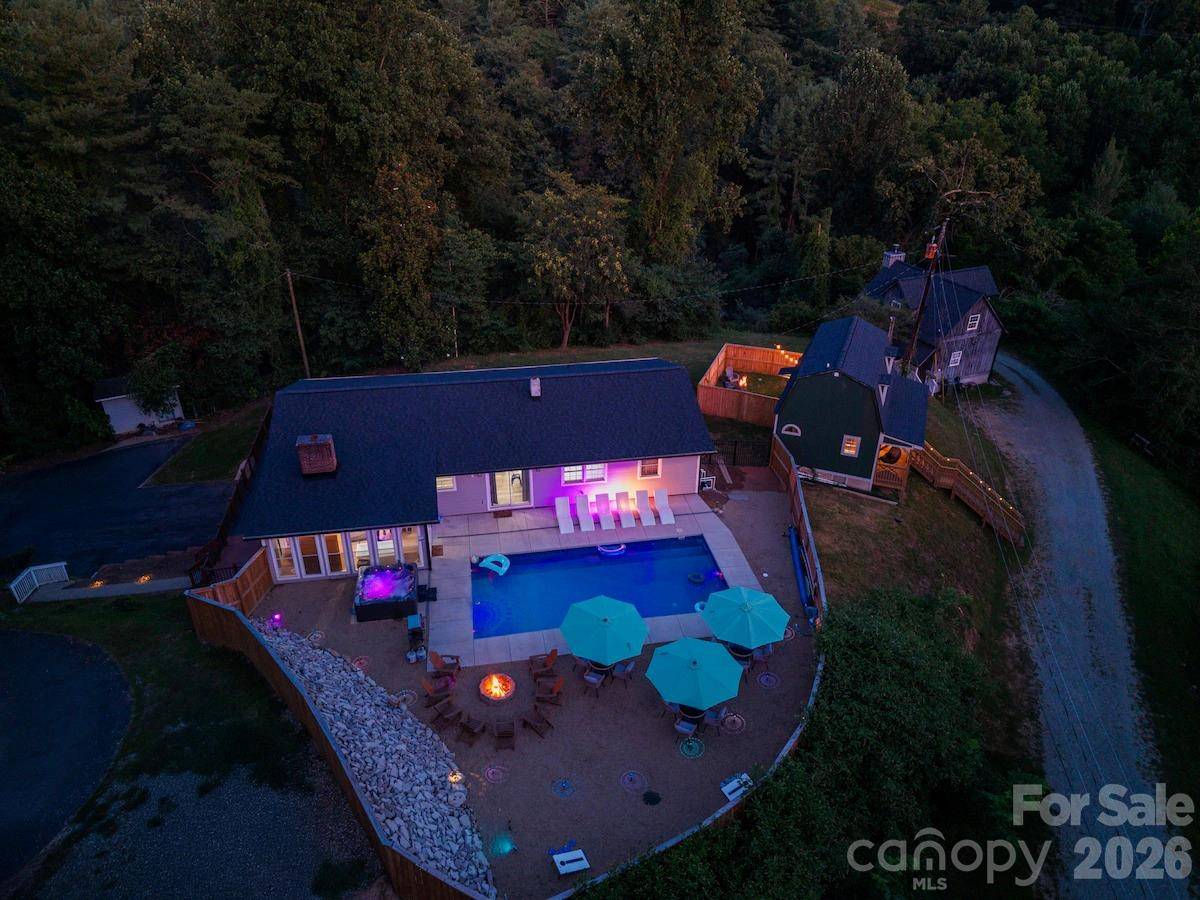 12,20 Collins Mountain DR, Asheville, NC 28804