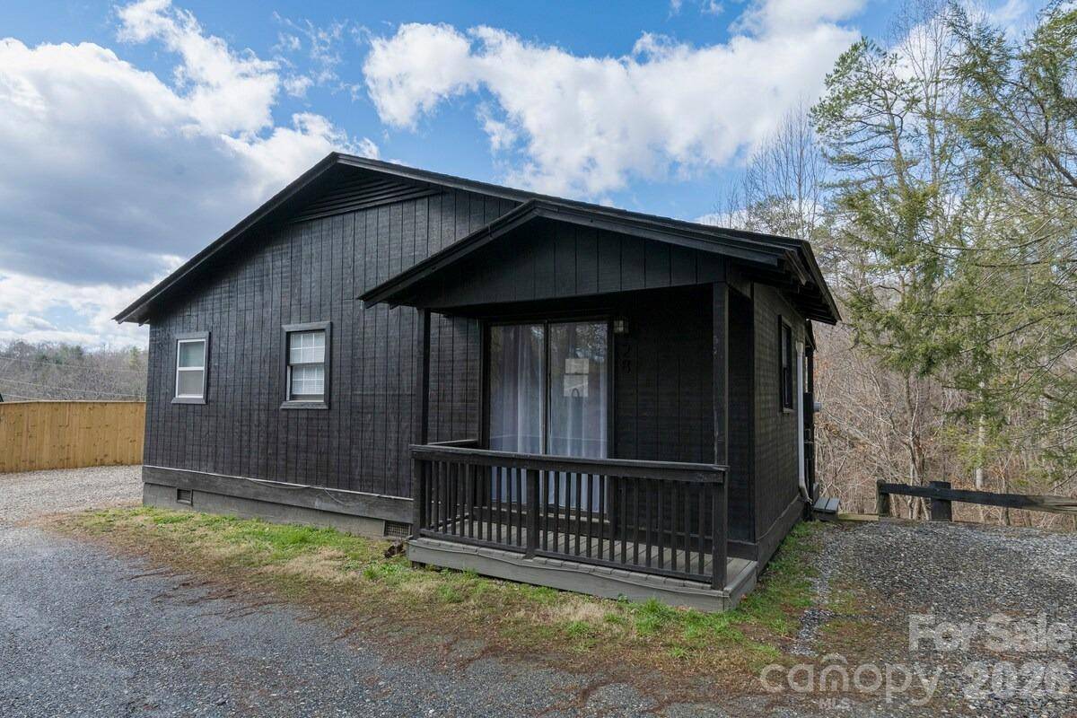 28 Collins Mountain DR, Asheville, NC 28804
