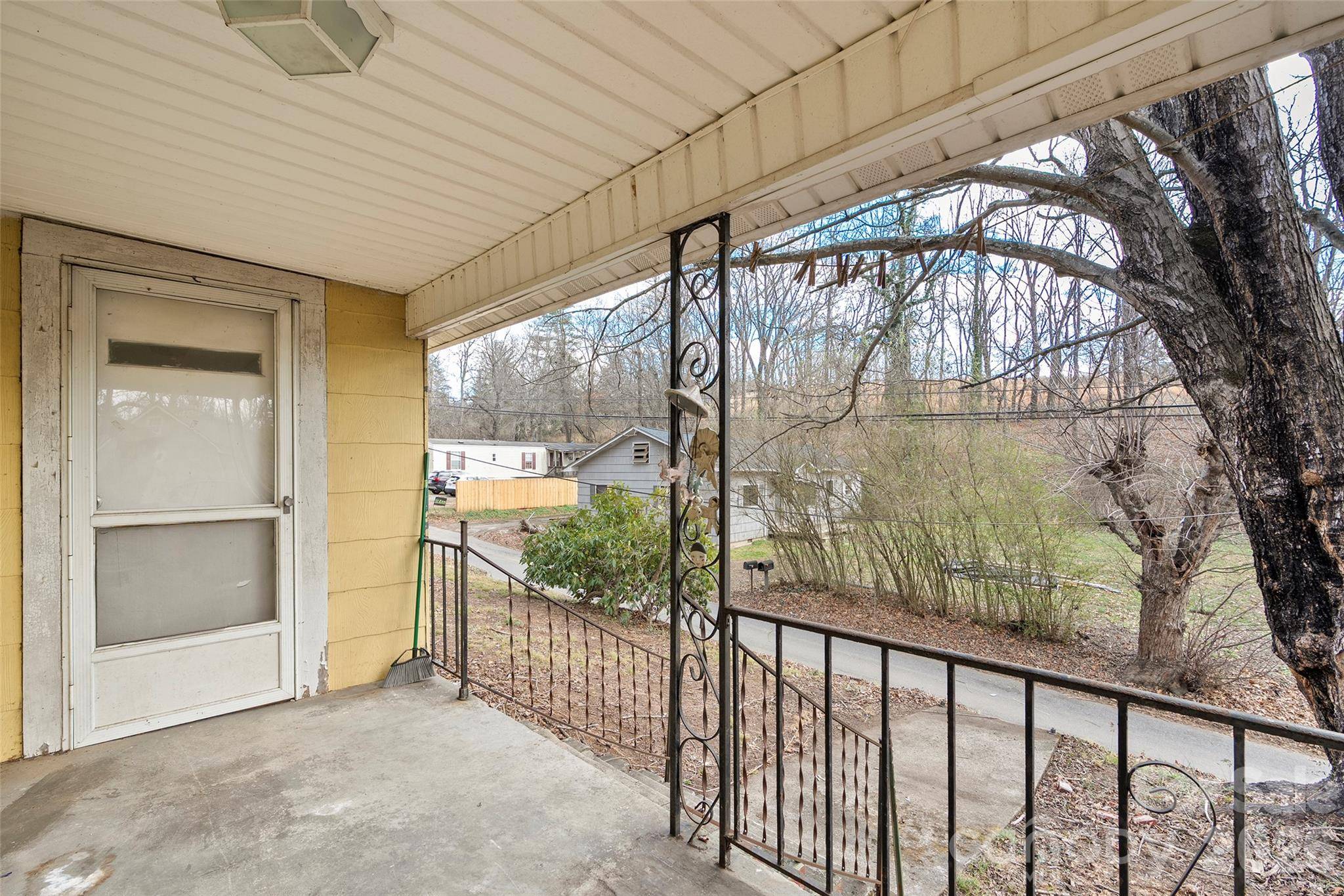 75 Travis ST, Clyde, NC 28721