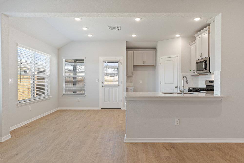 280 Pale Horse BND, Buda, TX 78610