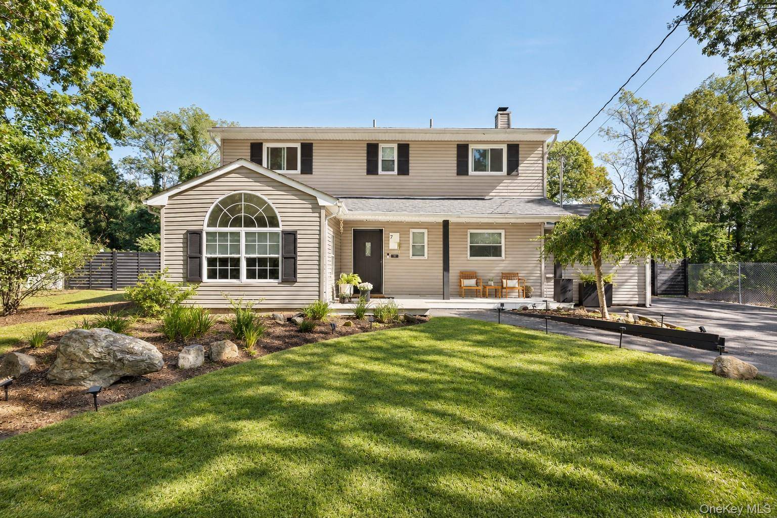 7 Charm City DR, Port Jefferson Station, NY 11776