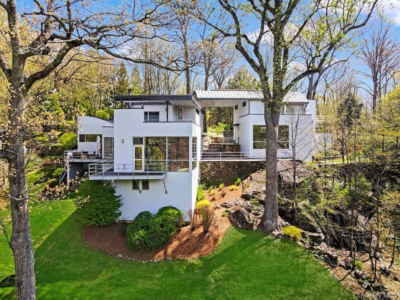 54 Cross Pond RD, Pound Ridge, NY 10576