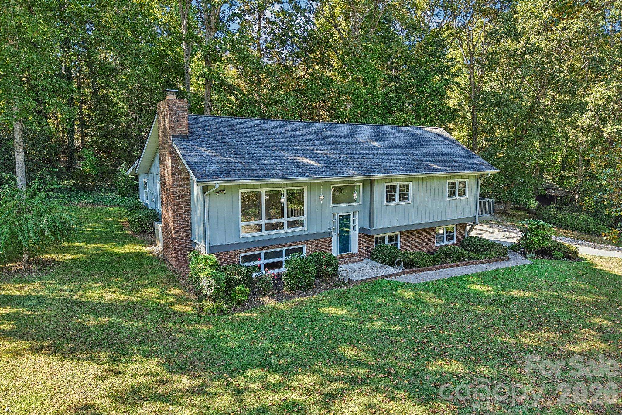 122 W Laurel LN, Etowah, NC 28729