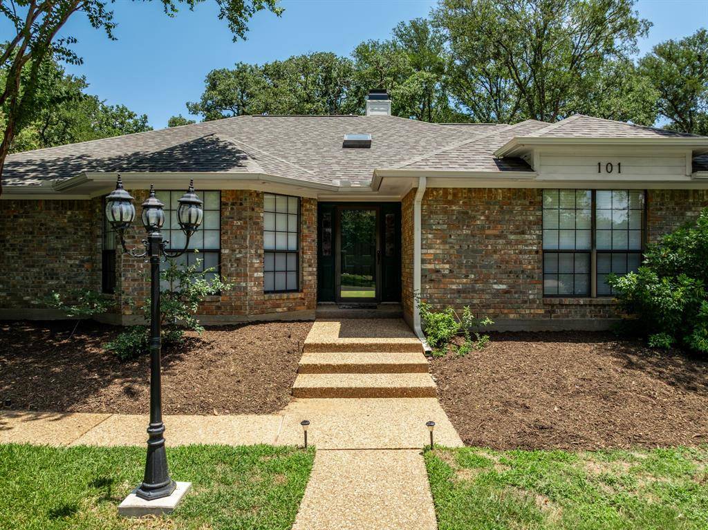 101 Lost Oaks Drive, Waco, TX 76705