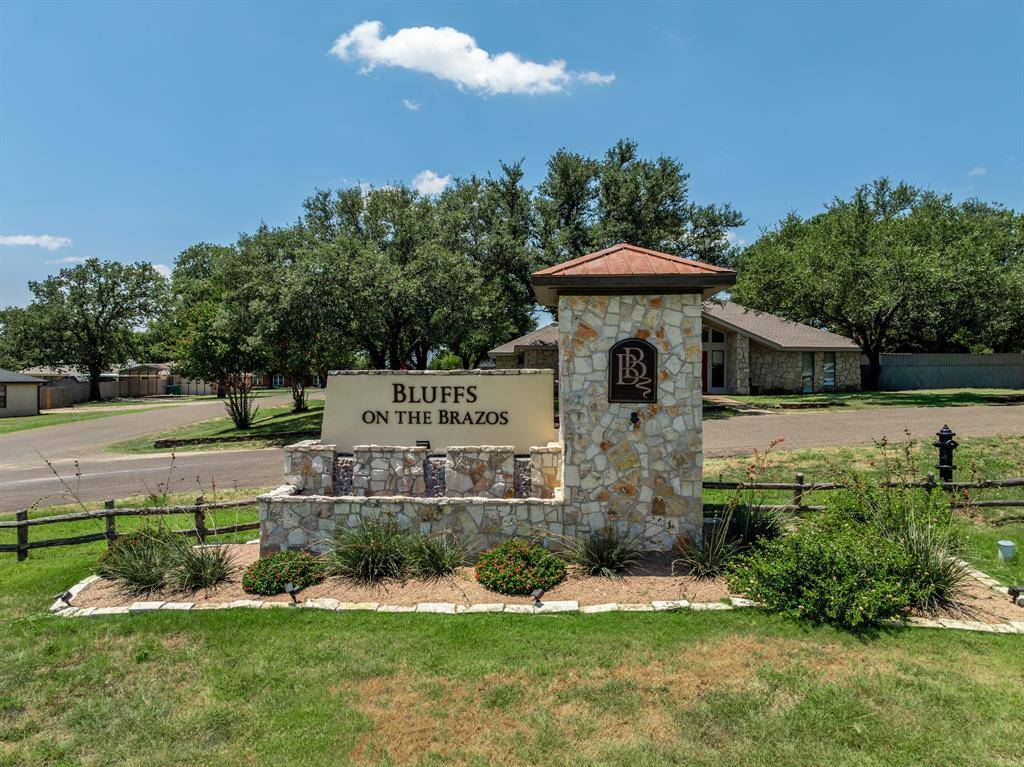 101 Lost Oaks Drive, Waco, TX 76705