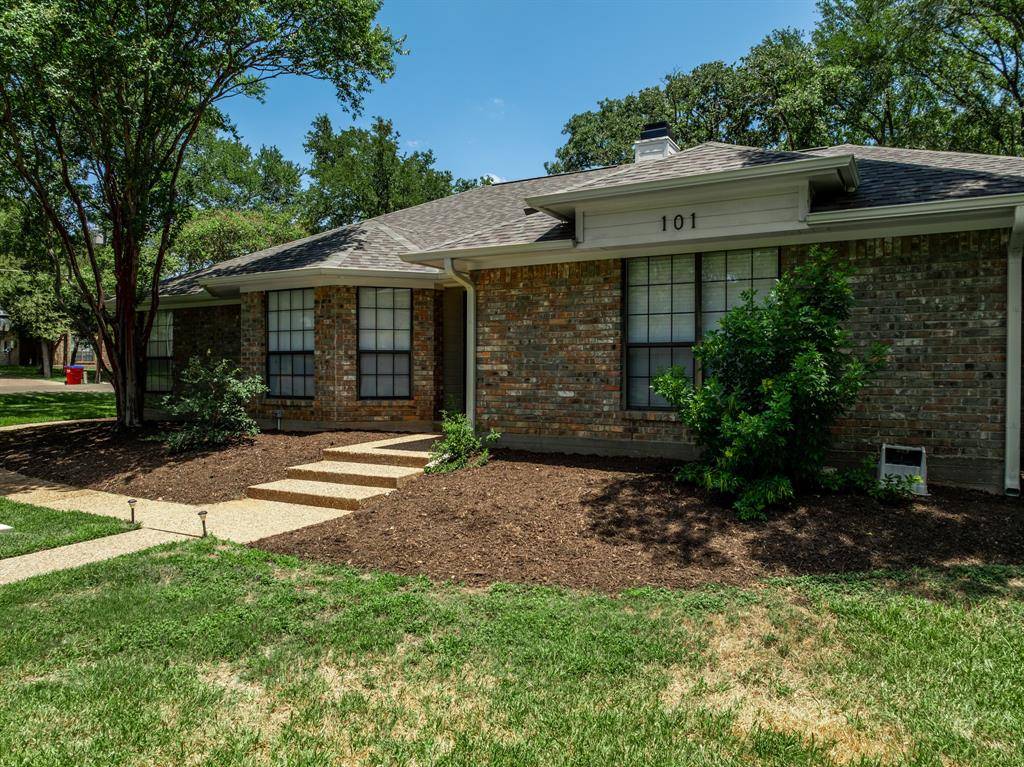 101 Lost Oaks Drive, Waco, TX 76705