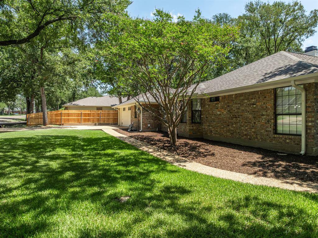 101 Lost Oaks Drive, Waco, TX 76705