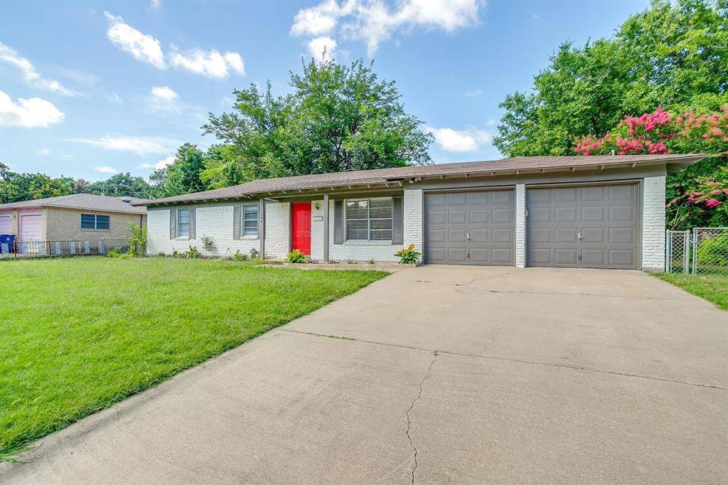 128 SE Robert Street, Burleson, TX 76028