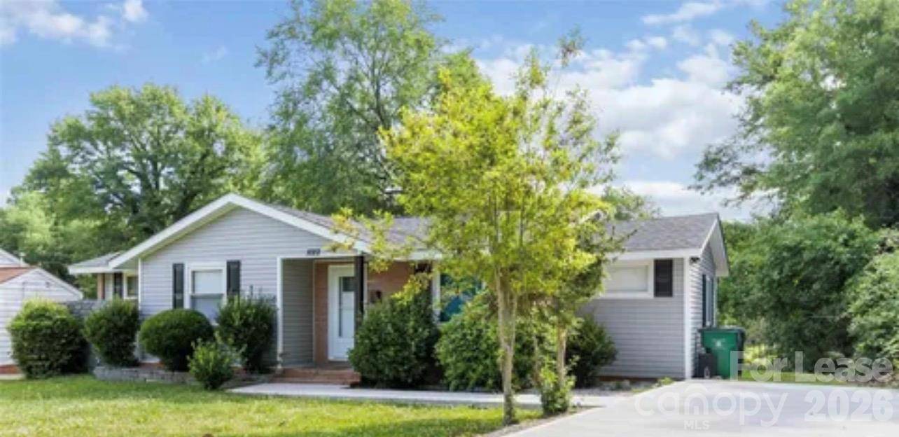 1022 Delmar LN, Charlotte, NC 28217