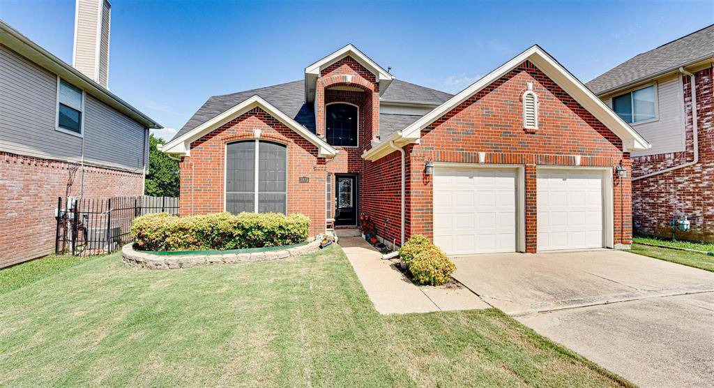 3925 Silver Meadow Lane, Grand Prairie, TX 75052