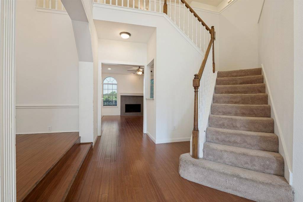 3925 Silver Meadow Lane, Grand Prairie, TX 75052