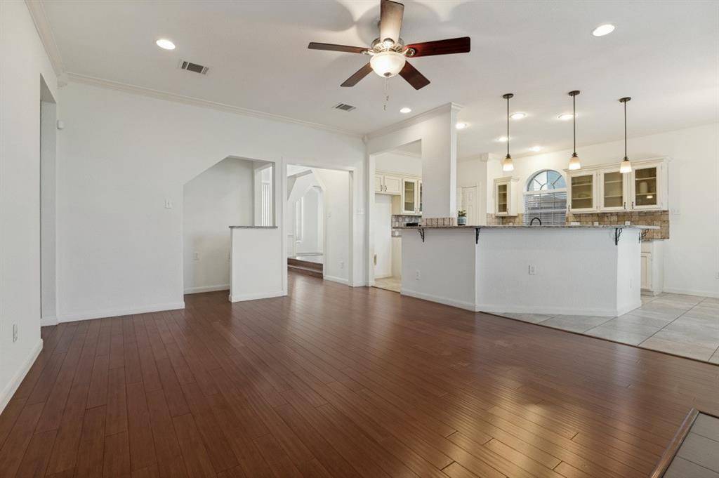 3925 Silver Meadow Lane, Grand Prairie, TX 75052