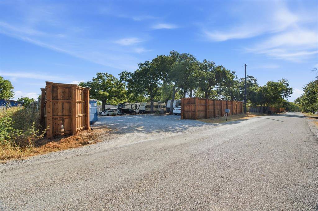 7170 Briar Road, Azle, TX 76020