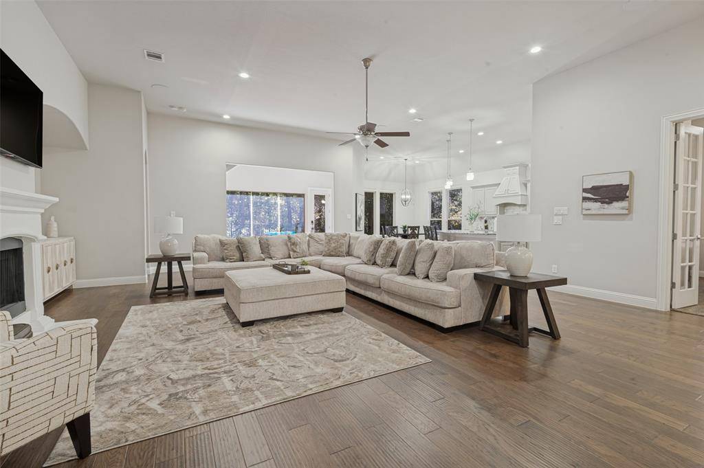6822 Historic View, Dallas, TX 75236