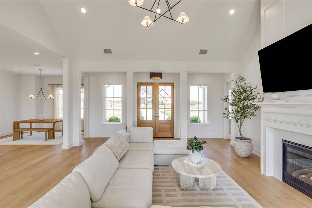 1000 Twin Creeks Drive, Weatherford, TX 76088