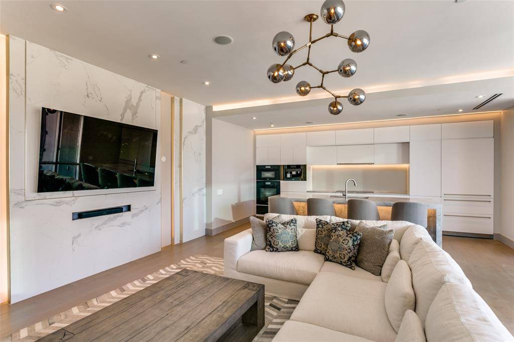 2408 Victory Park Lane #939, Dallas, TX 75219