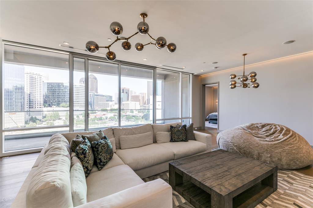 2408 Victory Park Lane #939, Dallas, TX 75219