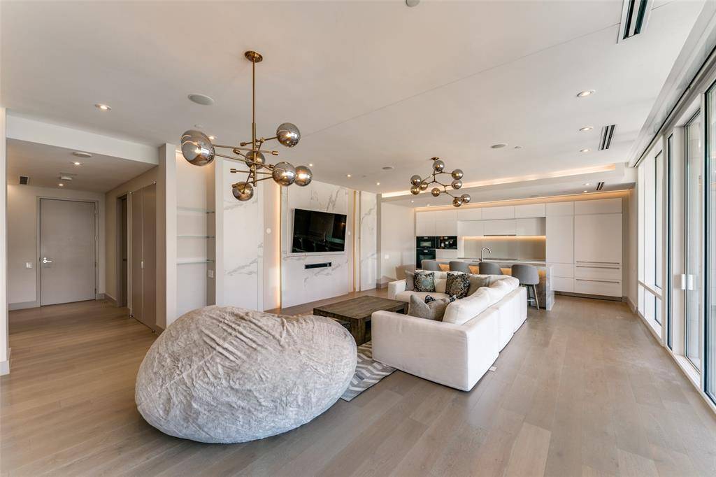 2408 Victory Park Lane #939, Dallas, TX 75219
