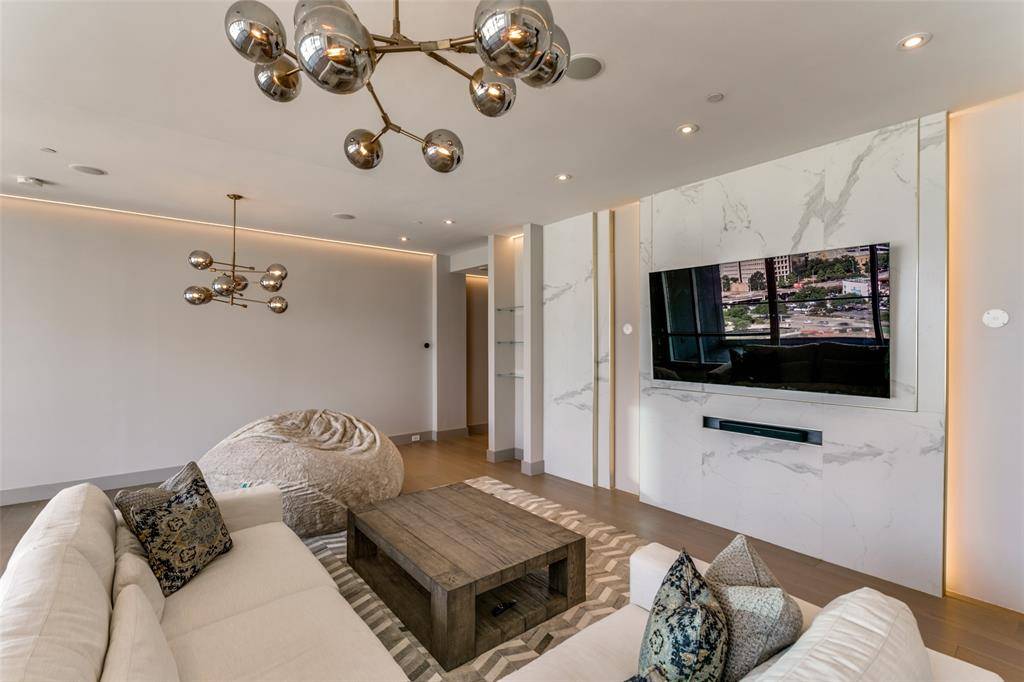 2408 Victory Park Lane #939, Dallas, TX 75219