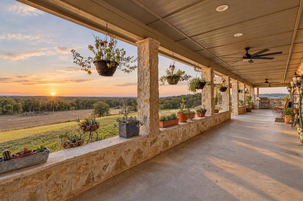 2704 Fm 2490, Clifton, TX 76634
