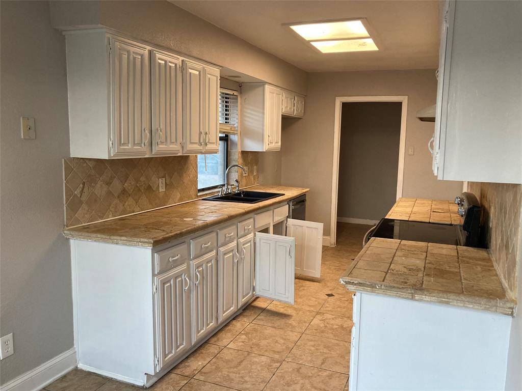 1825 Chisolm Trail, Lewisville, TX 75077