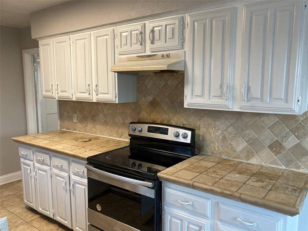 1825 Chisolm Trail, Lewisville, TX 75077