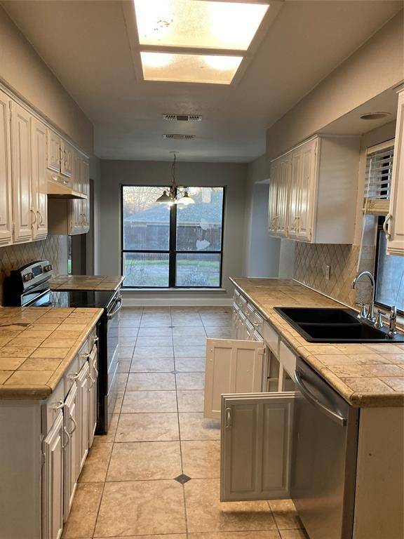 1825 Chisolm Trail, Lewisville, TX 75077