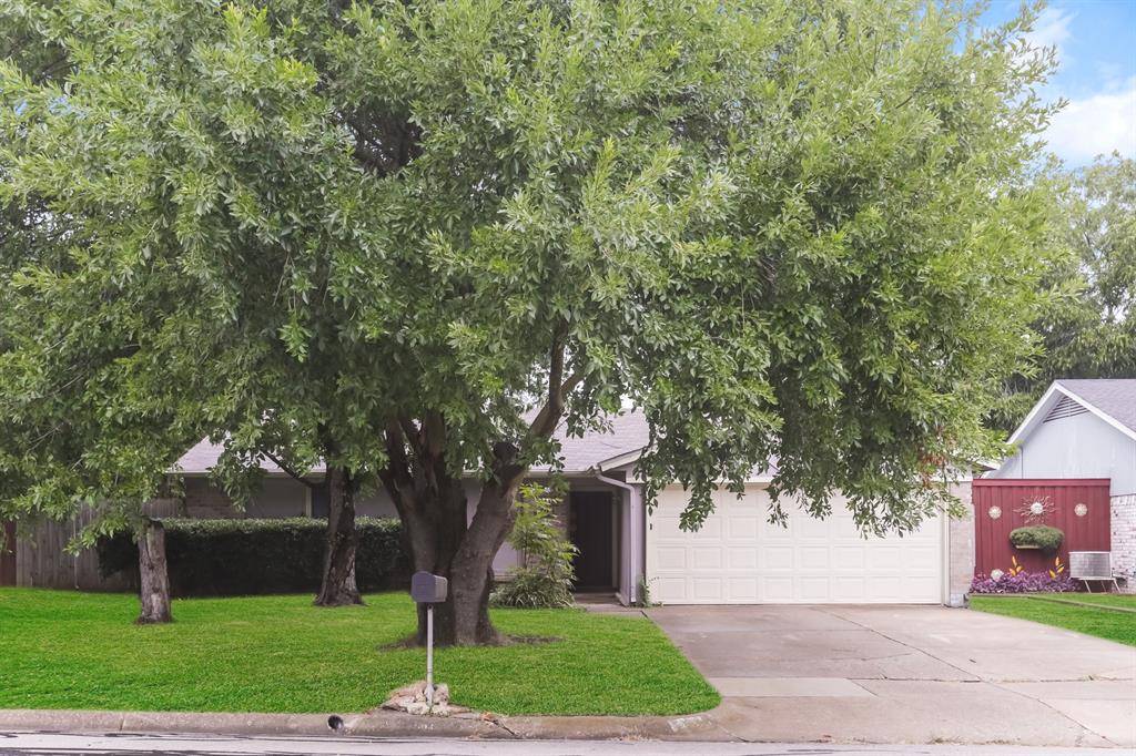 604 Circleview Drive, Mansfield, TX 76063